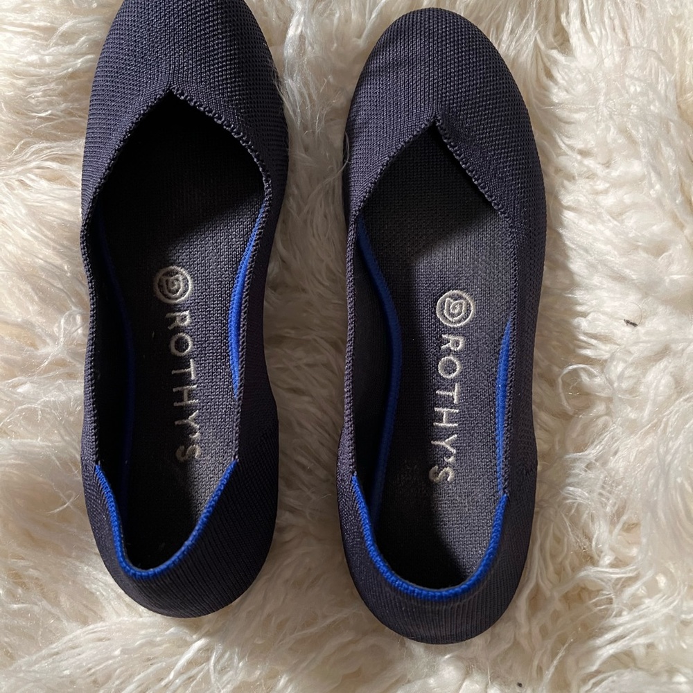 Beautiful blue Rothy’s excellent used condition